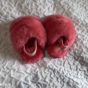 Uggs infant fluffy pink slippers size 2/3
